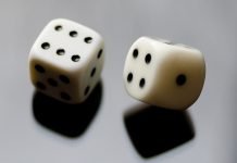 Throwing the dice to represent short selling as betting