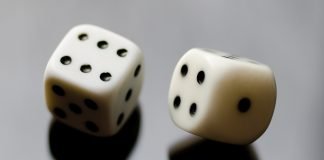 Throwing the dice to represent short selling as betting